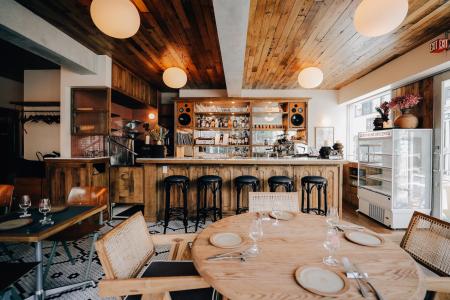 手打ちパスタとワインを楽しむカジュアルイタリアン「