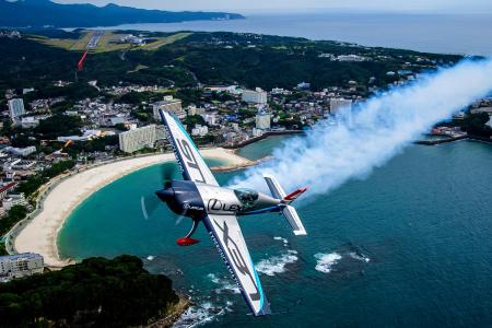 和歌山・白良浜でエアショー開催｜エアレース世界選手