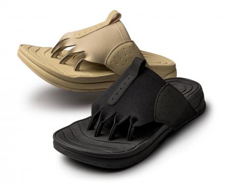 5本指を全開休息モードへ！AKAISHIのリカバリーサンダ