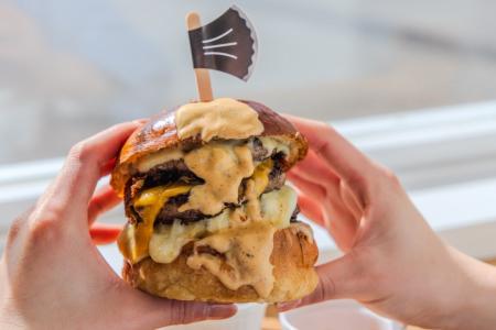 【総重量500g】5段パティと5種チーズが織りなす5周年 【総重量500g】5段パティと5種チーズが織りなす5周年