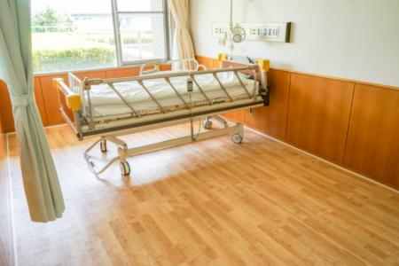 転倒時の骨折リスクを低減する衝撃吸収フロア&マット