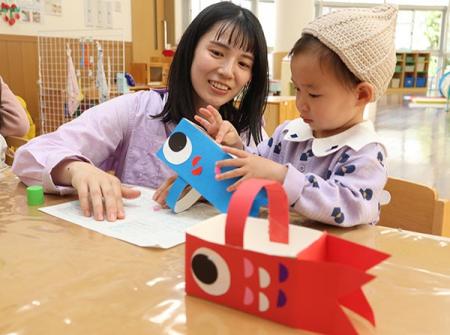 こどもの日を前に高槻市で親子でこいのぼりバッグ作り