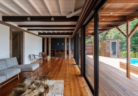 千葉県富津市に、海と森に囲まれた一棟貸し別荘「海と