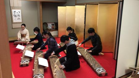 【箏・三味線・唄・いけばなを体験】神田外語大学で日