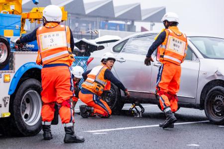 【JAF三重】ロードサービス隊員が救援技術と迅速性を