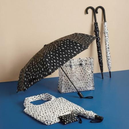 【フライングタイガー】“見せたくなる雨具”で梅雨もウ