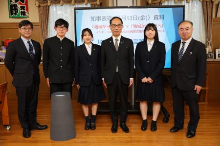 小川高校のインド交換留学で地域企業の商品が対話のき