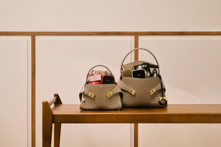 【FERRAGAMO】母の日に贈る、フェラガモを象徴するア