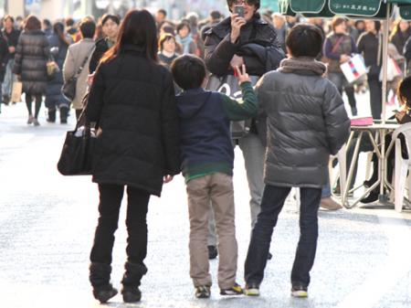 母5割、父3割　家計に見る消費の選別