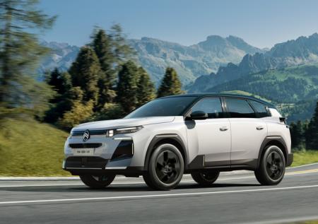 シトロエン新C5登場　48VマイルドHVで燃費と快適性...