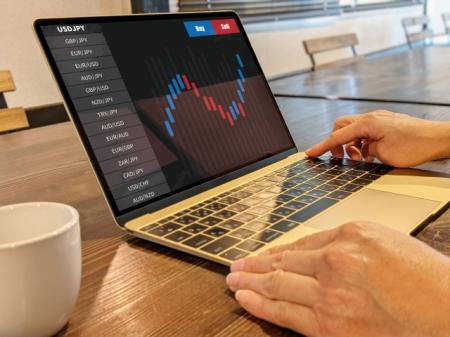 なぜ企業は「株で人を雇う」のか　ルネサスの報酬...