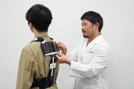 ４タイプからショルダーハーネスを選べる「ガジェタブ