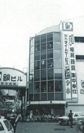 巨大チェーンの屋号が消えゆく中、なぜ姫路の「銀ビル