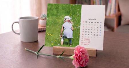 100円の卓上フォトカレンダーを、スマホ1枚で--『10分