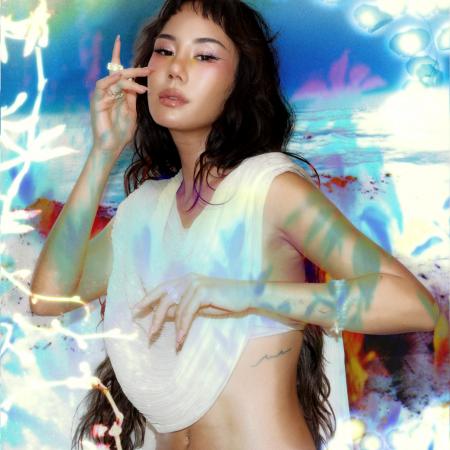 タイを拠点に活動するマルチアーティストNOTEP、Earth