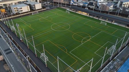 足立区初！全面人工芝の多目的広場を備えたスポーツ施