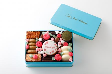 3万輪の赤薔薇をひと箱に。心華やぐ、母の日限定クッ