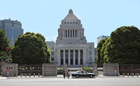 国の予算122兆円規模へ　税収増でも続く財政課題