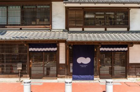 櫛田神社参道にある博多町家ふるさと館物産棟「hakata