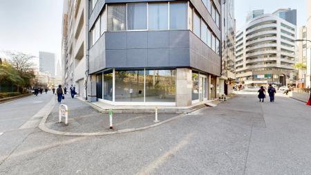 新宿駅ガード下から徒歩1分。ポップアップや展示会に