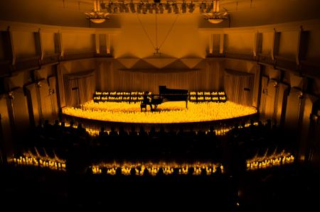 キャンドルの灯りに包まれて伝える「ありがとう」