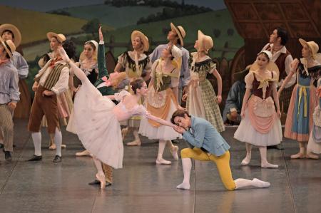 子ども無料席（同伴大人半額）やエコノミー席で楽しく