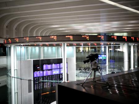 日経平均445円安で大引け　下げ渋る展開