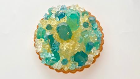 ”まるで宝石”5月の誕生石エメラルドが輝くアイスタル