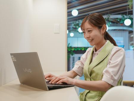 ポピンズが運営する全国325か所の保育・学童施設に、