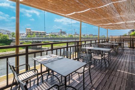 【夏の京都・川床】鴨川沿い最大級「鮒鶴京都鴨川リゾ