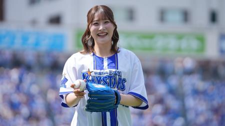 女子プロゴルファー・都玲華が初のプロ野球始球式に登