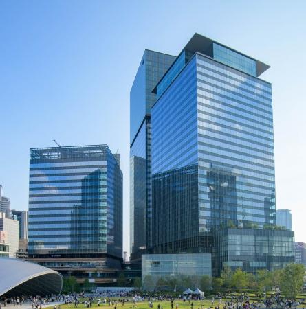 伴走支援を特徴とするAI・DXコンサルのソルラボ、グラ