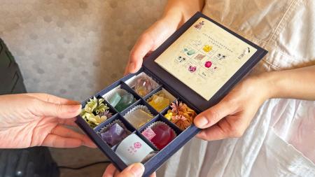 お母さんへの想いを物語とお菓子に込めて。食べる宝石