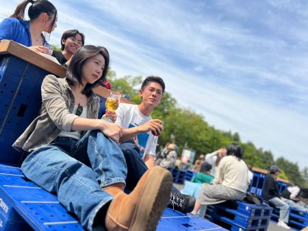 5月の爽やかな陽差しと心地よい潮風を浴びながらベル