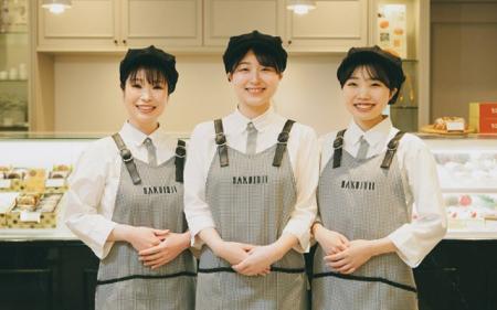 老舗菓子店・白十字、全店制服を刷新。 ユナイテッド