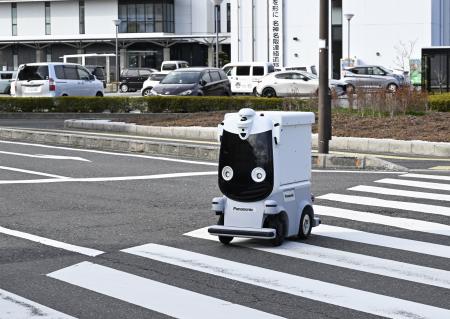 自動配送ロボットによるラストマイル配送の実証実験を