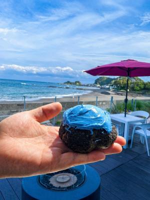 世にも奇妙な「青いシュークリーム」誕生、千葉・鴨川