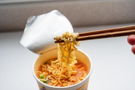 日本人の約8割が食物繊維不足※　現代の食課題に新たな