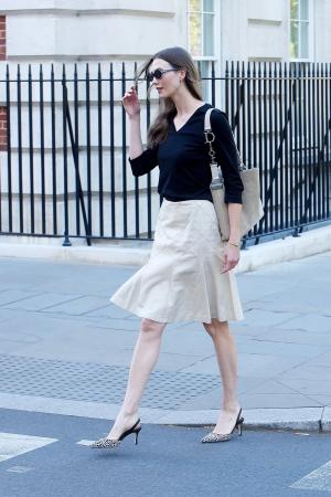 【Dior】「ディオリー」を携えたカーリー・クロスの姿