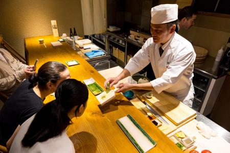 食べるだけでなく「理解する」Omakase体験へ。英語で