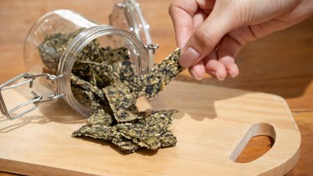 【貴重な国産青のり使用】蒟蒻プロテインクラッカー新