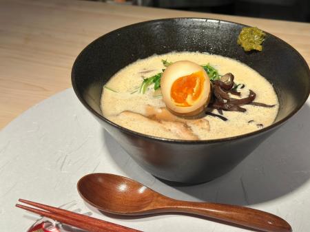 京都・宮川町の完全紹介制名店「鶏鍋珍」が昼営業を開