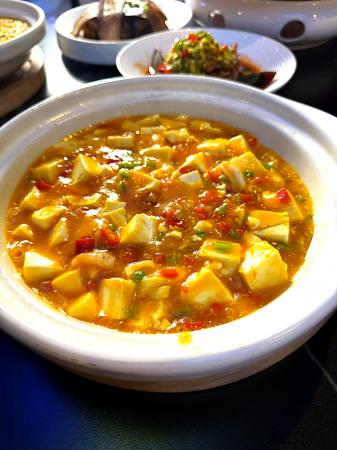 食彩雲南グループ、新作「黄金麻婆豆腐」を発表