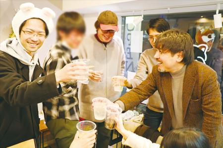 話してもいい、話さなくてもいい誰かと夜に繋がれる居