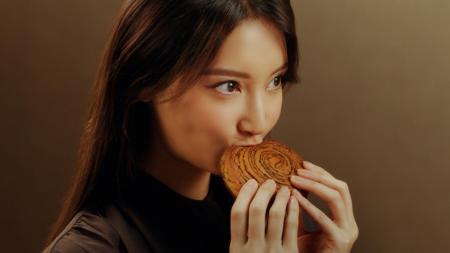 菜々緒さん出演「BASE BREAD」新CM『BASE BREAD チョ