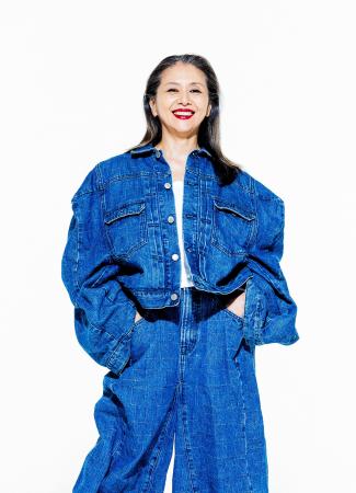 小泉今日子の最新ツアーから日本武道館公演の模様をWO