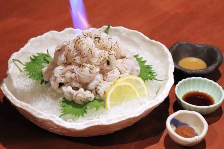 1,000円割引キャンペーン！淡路島産の鱧を氷上で炙る
