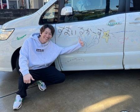 廃車予定の自動車をキャンバスに、子どもたちの非日常 廃車予定の自動車をキャンバスに、子どもたちの非日常