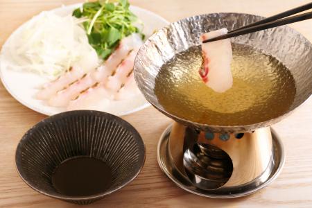 初夏の旬、お魚とお野菜の鱧出汁しゃぶしゃぶが登場。
