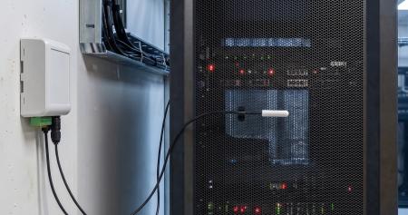1台完結で温度異常と設備警報を遠隔通知「LTE IoT通信 1台完結で温度異常と設備警報を遠隔通知「LTE IoT通信
